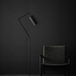 DROID_FLOOR_H151.5CM_BLACK_LIFESTYLE_REWIRED_01