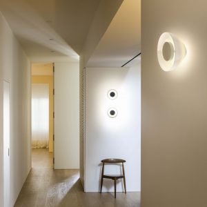 MARSET_HR_Aura on a corridor