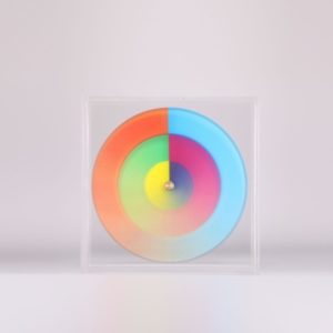 Horloge multicolore